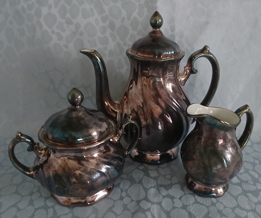 5er Set MOCCA KAFFEEKANNE MIT DECKEL &  MILCHKÄNNCHEN & ZUCKERDOSE MIT DECKEL - Porzellan, Silber Patiniert Wellen Relief Motiv Dekor