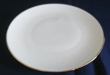 Lade das Bild in den Galerie-Viewer, 2er Set DESSERTTELLER - Porzellan, Klassisch Goldrand Dekor
