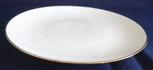 Lade das Bild in den Galerie-Viewer, 2er Set DESSERTTELLER - Porzellan, Klassisch Goldrand Dekor
