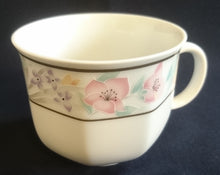 Lade das Bild in den Galerie-Viewer, KAFFEETASSE - Porzellan, Streifen Linien Flora Blumenblüten Motiv Dekor
