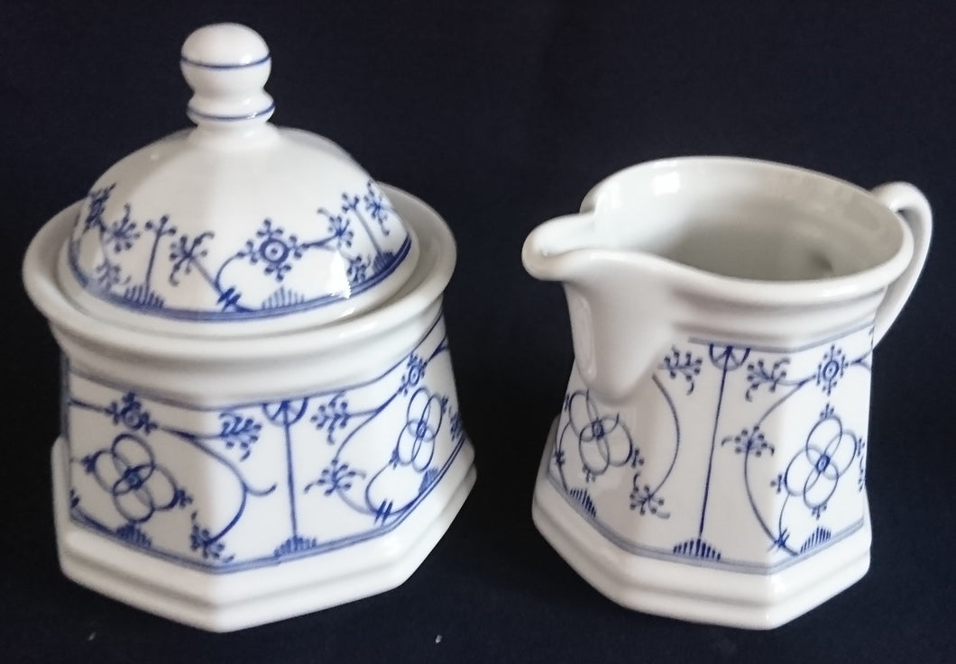 3er Set MILCHKÄNNCHEN & ZUCKERDOSE MIT DECKEL - Porzellan, Indisch Blau Strohblume Motiv Dekor