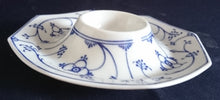 Lade das Bild in den Galerie-Viewer, 2er Set EIERBECHER - Porzellan, Indisch Blau Strohblume Motiv Dekor
