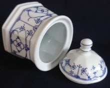 Lade das Bild in den Galerie-Viewer, 15 Teiiges KAFFEESERVICE- Porzellan, Indisch Blau Strohblume Motiv Dekor
