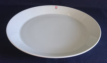 Lade das Bild in den Galerie-Viewer, 2er Set SPEISETELLER - Porzellan, Einfärbiges Moderne Form Firmenlogo Motiv Dekor
