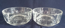 Lade das Bild in den Galerie-Viewer, 2er Set SALATSCHALEN - Hartglas, Klassisch Waben Glas Dekor

