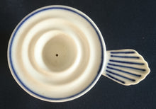 Lade das Bild in den Galerie-Viewer, STABTAFEL KERZENSTÄNDER - Porzellan, Zwiebelmuster Traditions Motiv Dekor
