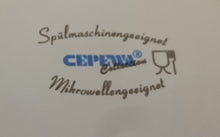 Lade das Bild in den Galerie-Viewer, KAFFEETASSE - Porzellan, Linien Striche Rentier Schneeflocken Motiv Dekor
