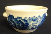 Lade das Bild in den Galerie-Viewer, SUPPENTASSE - Keramik / Steingut, Blumen Blüten Pflanzen Dekor, Handbemalt / Handpainted
