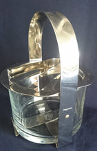 Lade das Bild in den Galerie-Viewer, EISWÜRFELBEHÄLTER BUTLER MIT EISZANGE - Kristallglas &amp; Edelstahl, Silber Klares Klassisch Dekor
