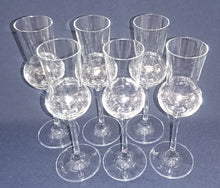 Lade das Bild in den Galerie-Viewer, 6er Set GETRÄNKEGLÄSER - Hartglas, Gewölbte Form, Klares Dekor
