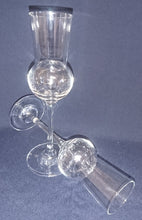 Lade das Bild in den Galerie-Viewer, 6er Set GETRÄNKEGLÄSER - Hartglas, Gewölbte Form, Klares Dekor
