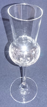 Lade das Bild in den Galerie-Viewer, GETRÄNKEGLAS - Hartglas, Gewölbte Form, Klares Dekor

