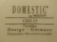 Lade das Bild in den Galerie-Viewer, KAFFEETASSE &quot;Oslo&quot; - Porzellan, Schwarze Streifen Linien Dekor
