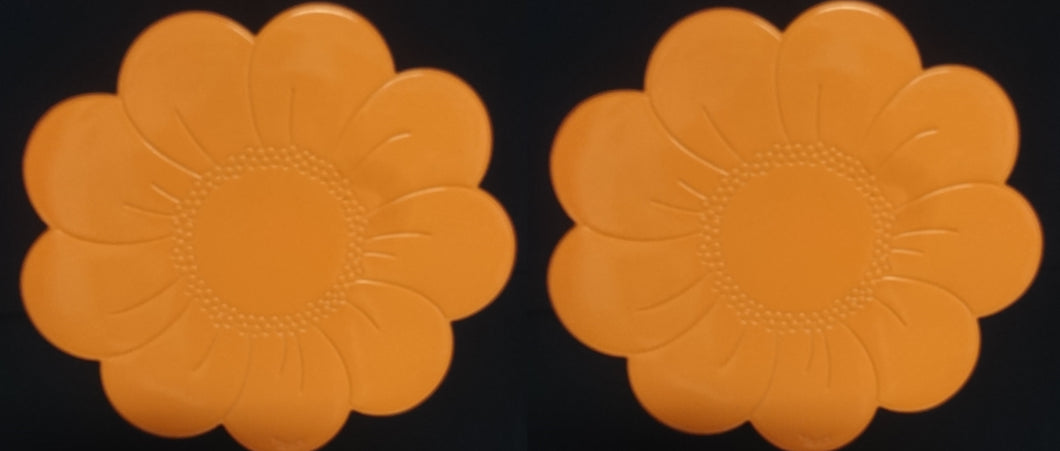 2er Set GROßE ORANGENE PLATZDECKCHEN, Kunststoff / Plastik, Blumenblüten Form Motiv Einkerbungen Dekor (G)