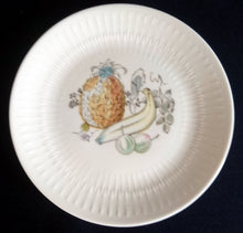 Lade das Bild in den Galerie-Viewer, 5er Set DESSERT- &amp; BEILAGEN- SAMMELTELLER &quot;Apart&quot; - Porzellan, Apfel Birne Zitrone Ananas Banane Heidel- Stachelbeeren Obst Flora Motiv Reliefrand Dekor
