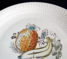 Lade das Bild in den Galerie-Viewer, 5er Set DESSERT- &amp; BEILAGEN- SAMMELTELLER &quot;Apart&quot; - Porzellan, Apfel Birne Zitrone Ananas Banane Heidel- Stachelbeeren Obst Flora Motiv Reliefrand Dekor
