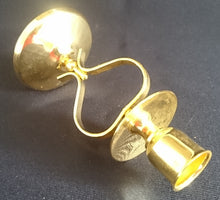 Lade das Bild in den Galerie-Viewer, 2er Set STABTAFEL KERZENSTÄNDER - Metall / 24 Karat Vergoldet, Klassisch Herzform Motiv Dekor (G)

