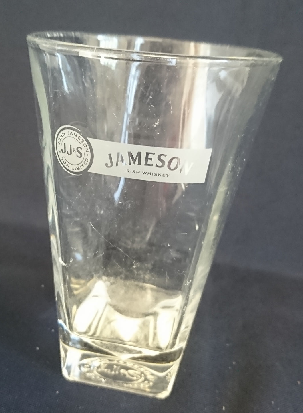 GETRÄNKEGLAS - Hartglas, Klar Geschliffenes Schriftzug Logo Symbol Dekor, Limited Edition