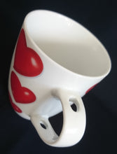 Lade das Bild in den Galerie-Viewer, KAFFEETASSE - Porzellan, Herz Valentinstag Liebes Motiv Dekor
