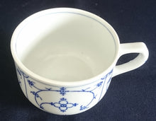 Lade das Bild in den Galerie-Viewer, KAFFEETASSE - Porzellan, Klassisch Style, Indisch Blau Strohblume Dekor
