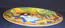 Lade das Bild in den Galerie-Viewer, SAMMELTELLER &quot;Gebrüder Grimm Märchen&quot; &quot;Schneewitchen&quot; - Porzellan, Märchen Dekor Barbara Fürstenhöfer Designerin
