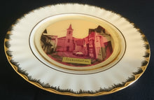 Lade das Bild in den Galerie-Viewer, SAMMELTELLER &quot;Sickenhofen&quot; - Dorfmotiv, Porzellan, Goldranddekor
