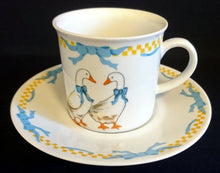 Lade das Bild in den Galerie-Viewer, 2er Set 2er KAFFEEGEDECK &quot;Porcelain Collection&quot; - Porzellan, Ländliches Gänse Schleifen Motiv Dekor

