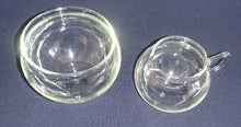 Lade das Bild in den Galerie-Viewer, 2er Set MILCHKÄNNCHEN &amp; ZUCKERSCHALE - Press- / Hartglas, Einfärbiges Dekor
