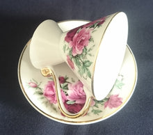 Lade das Bild in den Galerie-Viewer, UNTERTASSE - Porzellan, Rosen Blumenstrauß Goldrand Dekor

