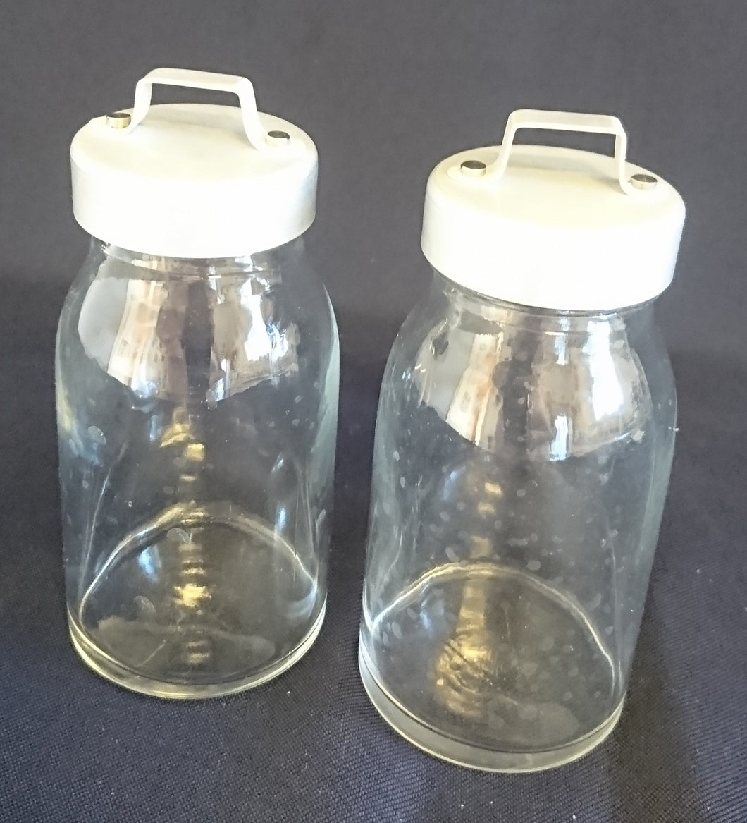 2er Set KLEINE VORRATSDÖSCHEN MIT DECKEL - Press- / Hartglas & Metall, Klassische Ländliche Milchbehälter Form
