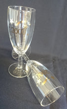Lade das Bild in den Galerie-Viewer, 6er Set GETRÄNKEGLÄSER - Hartglas, Goldfarbender 2000er Schriftzug Silvester Feuerwerk Sterne Motiv Dekor
