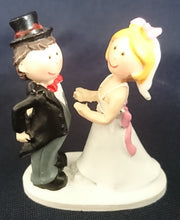 Lade das Bild in den Galerie-Viewer, DEKORATIONSFIGUR &quot;Hochzeitspaar&quot; - Kunststoff / Plastik, Hochzeitspaar Braut Bräutigam Form Motiv Dekor
