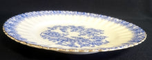 Lade das Bild in den Galerie-Viewer, DESSERTTELLER - Porzellan, China Blau Goldrand Relief Dekor
