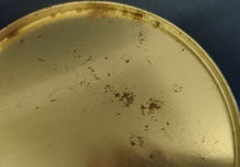 Lade das Bild in den Galerie-Viewer, GROßE GEBÄCKDOSE MIT DECKEL - Metall / Blech, Mond Sterne Weihnachtsmann Goldrand Motiv Dekor (G)
