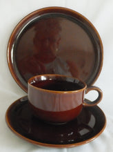 Lade das Bild in den Galerie-Viewer, KAFFEETASSE - Keramik / Steingut, Einfärbiges Dekor (A)
