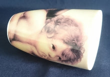 Lade das Bild in den Galerie-Viewer, KAFFEETASSE - Porzellan, Kindliches Engel Motiv Dekor
