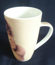 Lade das Bild in den Galerie-Viewer, KAFFEETASSE - Porzellan, Kindliches Engel Motiv Dekor
