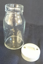 Lade das Bild in den Galerie-Viewer, 5er Set KLEINE VORRATSDÖSCHEN MIT DECKEL - Press- / Hartglas &amp; Metall, Klassische Ländliche Milchbehälter Form

