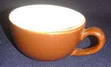 Lade das Bild in den Galerie-Viewer, 2er Set MOCCA UNTERTASSE - Keramik / Steingut, Weißer Rand Einfärbiges Dekor
