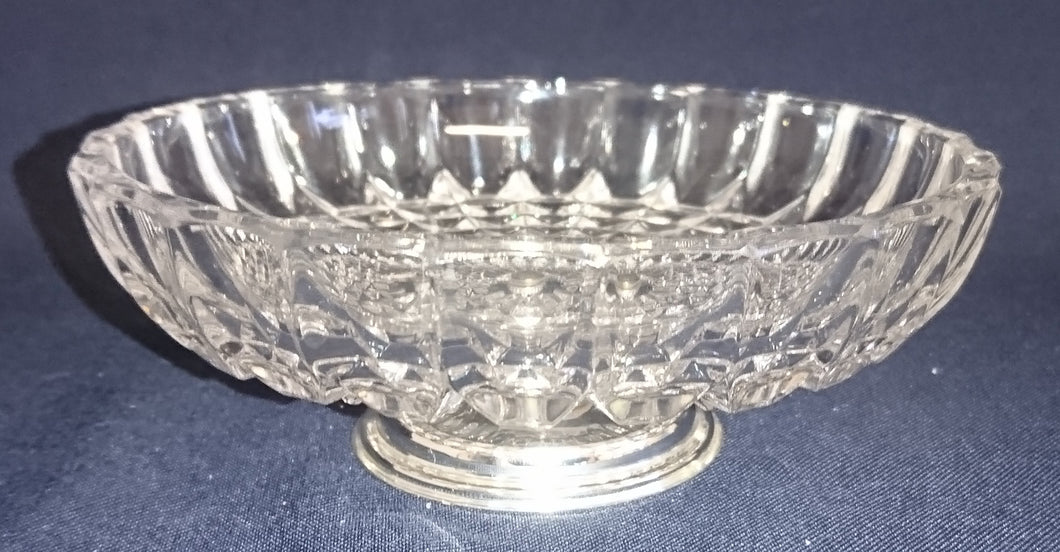 GEBÄCKSCHALE MIT SILBERFUSS - Hartglas, Geometrisches Abstraktes Dekor