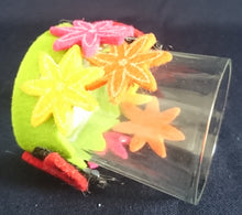 Lade das Bild in den Galerie-Viewer, 2er Set TEELICHTGLÄSER - Hartglas &amp; Filz, Wiesenblumen Blüten Marienkäfer Motiv Dekor (G)
