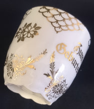 Lade das Bild in den Galerie-Viewer, TEETASSE &quot;Zum Geburtstag&quot; - Porzellan, Goldrand Luftballons Girlanden Blumenblüten Schriftzug Aufschrift Dekor
