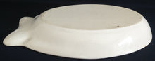 Lade das Bild in den Galerie-Viewer, FISCH SERVIERPLATTE - Keramik / Steingut, Flora Blumen Blüten Pflanzen Motiv Fischform Relief Dekor
