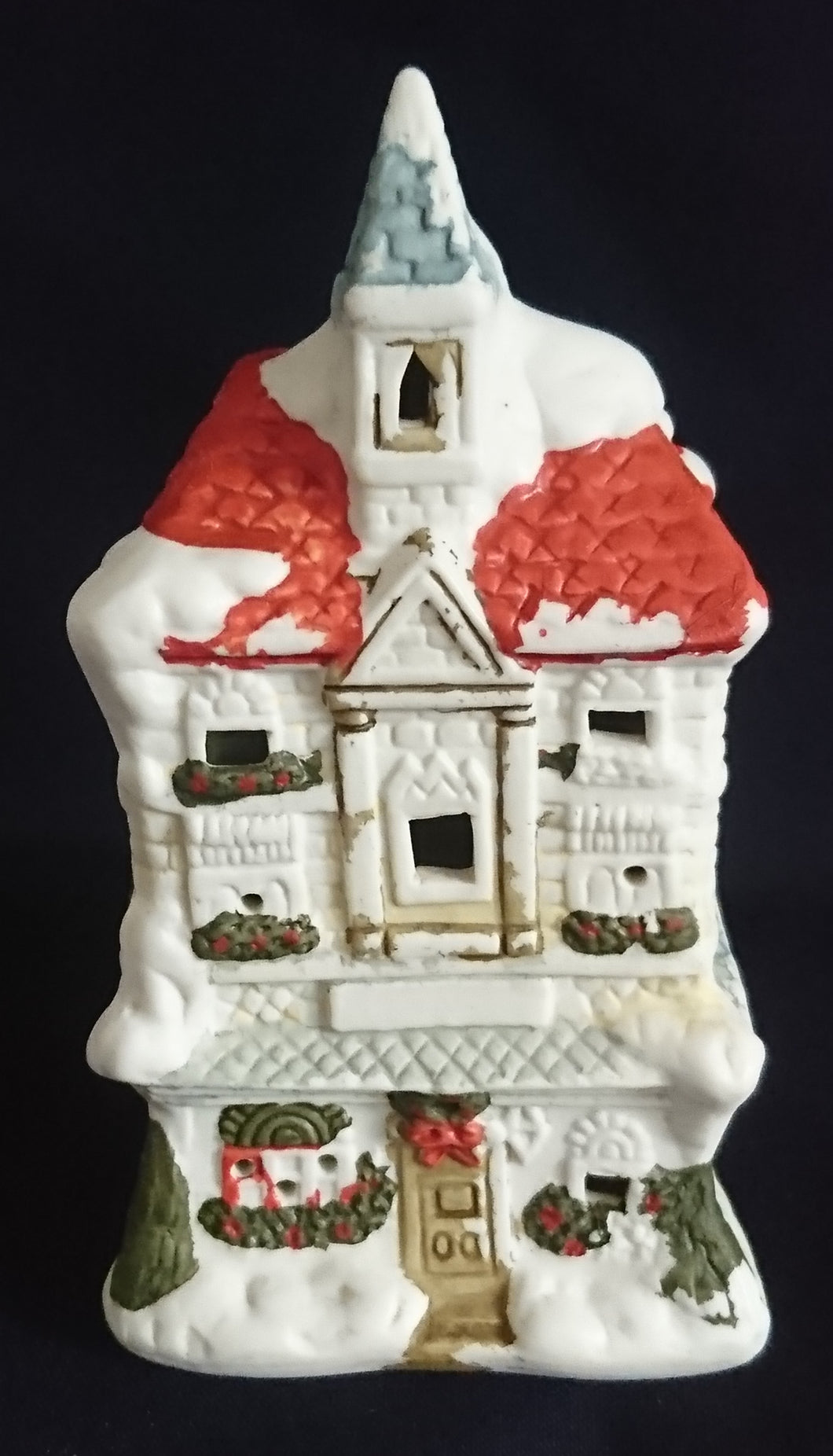 WEIHNACHTSDEKORATION TURMSPITZEN HAUS - Keramik / Steingut, Doppelstock Haus Turmspitze Blumen Pflanzen Schnee Dekor (G)