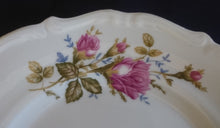 Lade das Bild in den Galerie-Viewer, DESSERTTELLER - Porzellan, Rosen Blumenblüten Pflanzen Relief Gewölbte Form Goldrand Dekor
