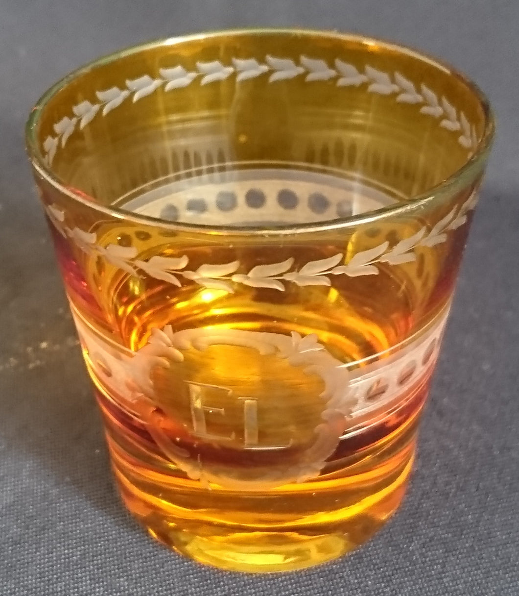 GETRÄNKEGLAS - Hartglas, Geschliffen EL Monogram Logo Abstrakt Streifen Zeichen Motiv Dekor