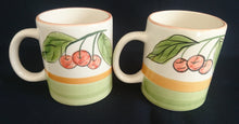 Lade das Bild in den Galerie-Viewer, 2er Set KAFFEETASSEN - Fein Keramik / Steingut, Kirschen Blätter Zweige Motiv Dekor
