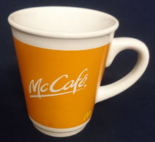 Lade das Bild in den Galerie-Viewer, KAFFEETASSE &quot;Mc Cafe&quot; - Keramik / Steingut, Mc Cafe Espressionist Schriftzug Mc Donalds Zeichen Motiv Dekor
