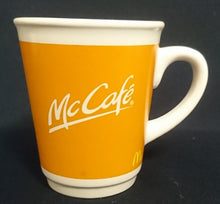 Lade das Bild in den Galerie-Viewer, KAFFEETASSE &quot;Mc Cafe&quot; - Keramik / Steingut, Mc Cafe Espressionist Schriftzug Mc Donalds Zeichen Motiv Dekor
