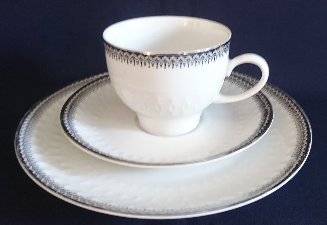 3er KAFFEEGEDECK - Porzellan, Platinrand Abstrakter Geometrisches Muster Relief Dekor